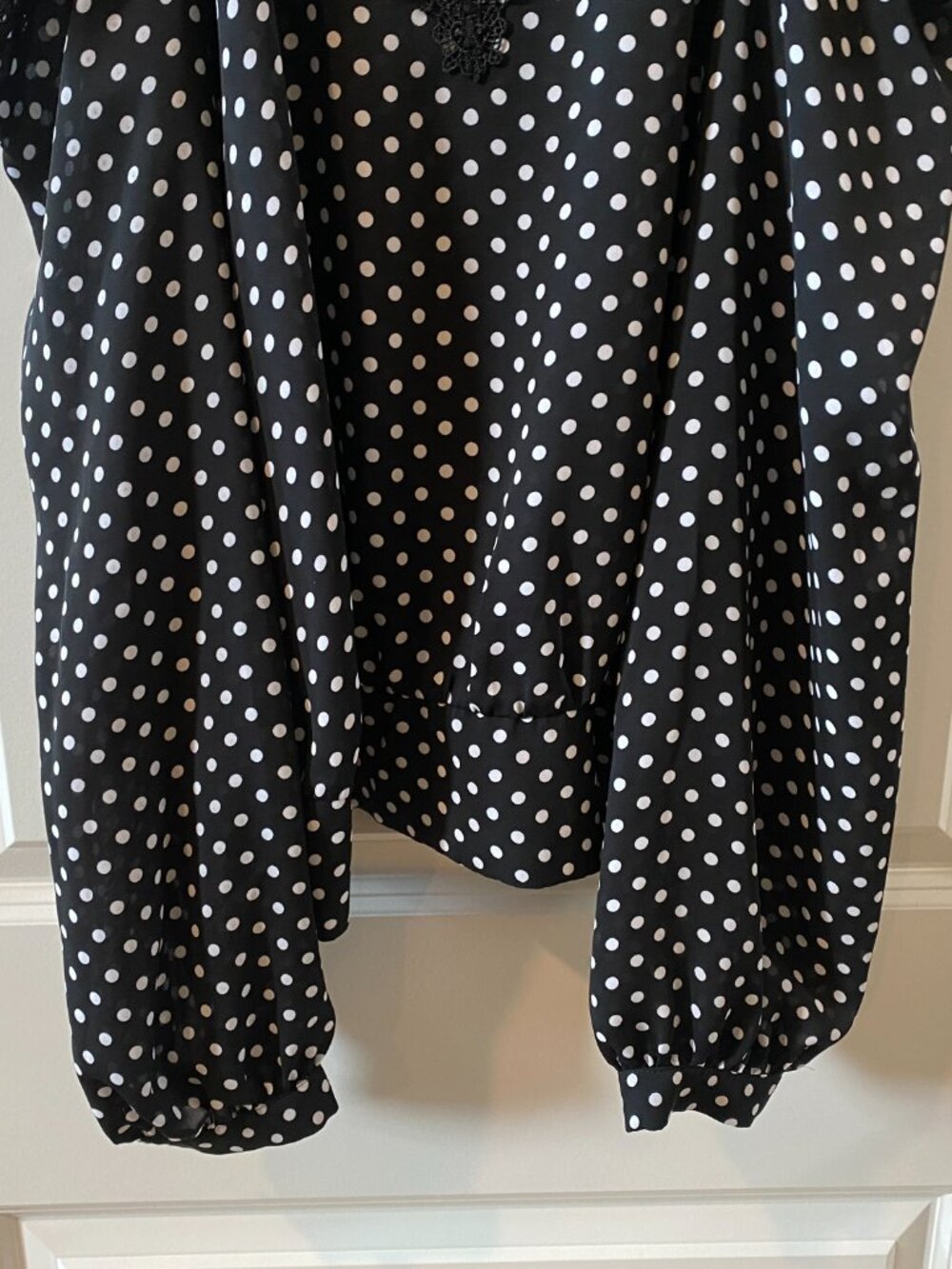 Bebe Polka Dot Print Lace Cold Shoulder Top Size XL - Picture 8 of 11
